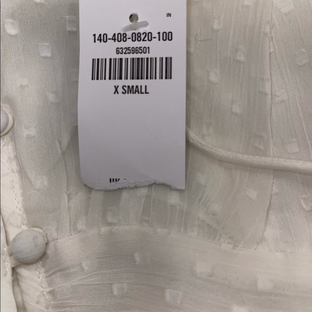 Adorable White Abercrombie Top - Picture 3 of 3